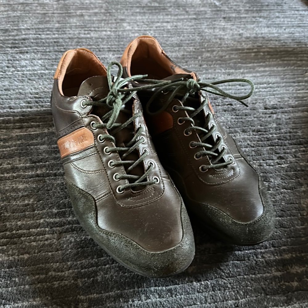 Semi casual- tennis shoe